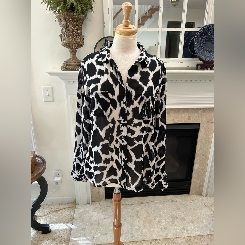 Violet & Claire Monochrome Abstract Blouse